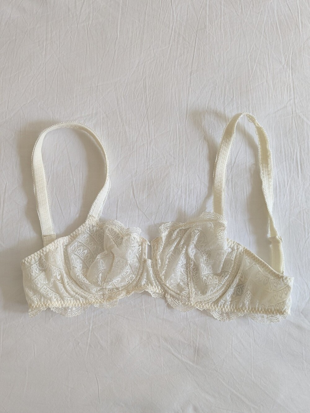 Like new Simone Pérèle demi cup lace bra 34D antique white